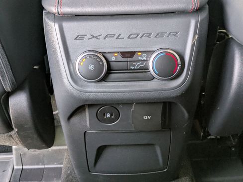 Used 2025 Ford Explorer ST-Line image 22