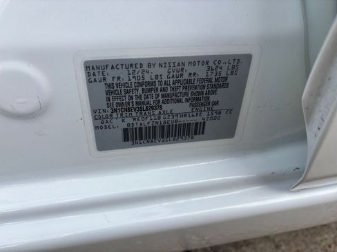 Used 2025 Nissan Versa SV image 27