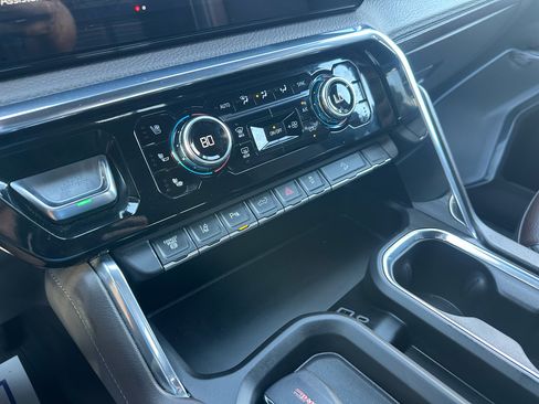 Used 2024 GMC Sierra 3500 Denali image 21