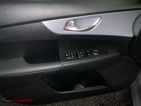 Used 2024 Kia Forte LXS FWD image 11