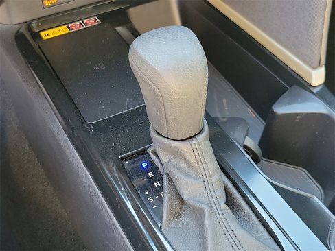 Used 2025 Toyota Camry LE image 28