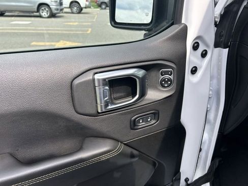 Used 2025 Jeep Wrangler Unlimited Sahara AWD/4WD image 16