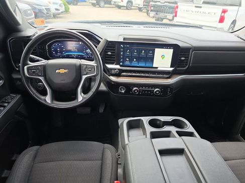 Used 2022 Chevrolet Silverado 1500 LT AWD/4WD image 7
