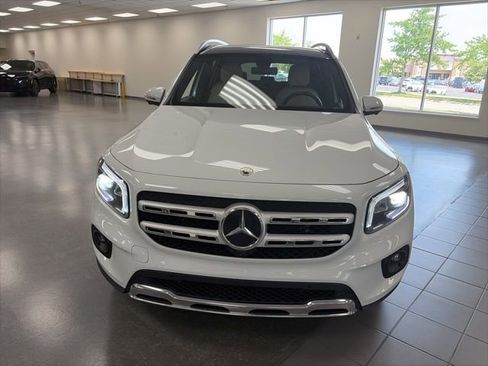 Used 2021 Mercedes-Benz GLB 250 4MATIC image 2