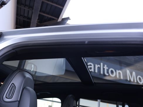 Used 2024 Mercedes-Benz GLC 300 4MATIC image 16