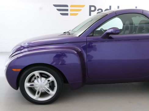 Used 2003 Chevrolet SSR w/ Preferred Equipment Group image 5
