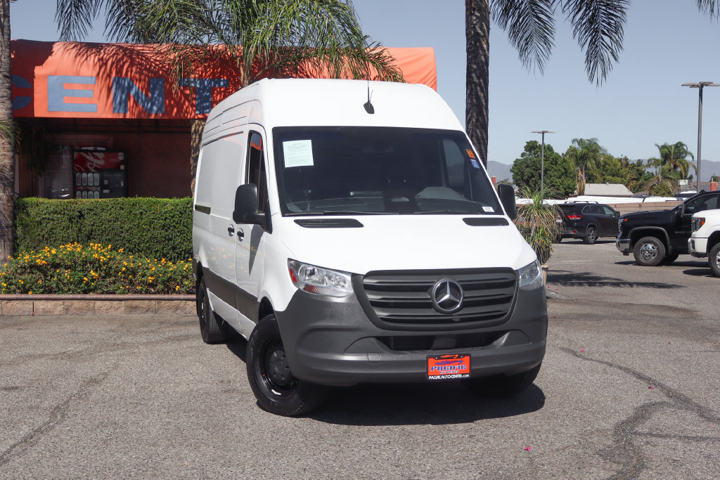 Used 2025 Mercedes-Benz Sprinter 2500 image 3