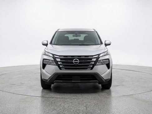 Used 2025 Nissan Rogue SV FWD image 2
