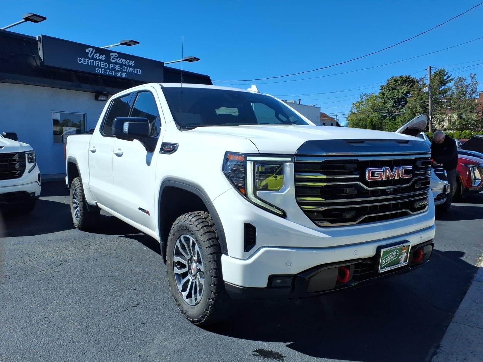 Used 2023 GMC Sierra 1500 AT4 w/ Technology Package AWD/4WD image 3
