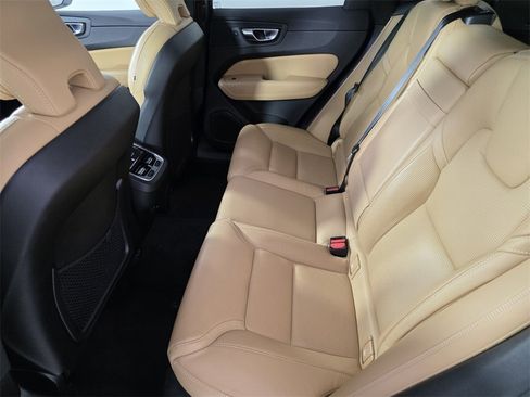 Used 2021 Volvo XC60 T5 Inscription w/ Protection Package Premier image 14