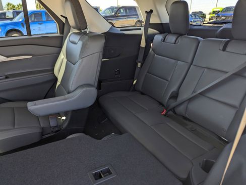 New 2026 Ford Explorer Active w/ Active Comfort Package RWD image 8
