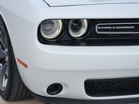 Used 2016 Dodge Challenger SXT RWD image 9