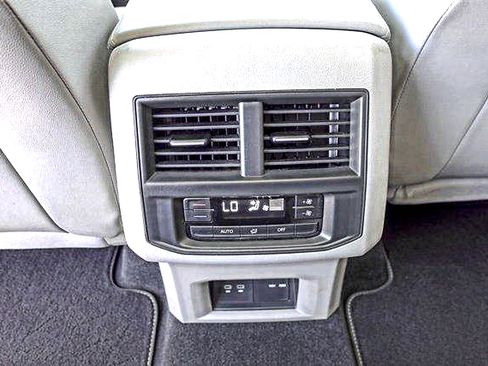 Used 2022 Volkswagen Atlas SE w/ Panoramic Sunroof Package AWD/4WD image 25