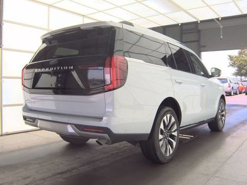 Used 2025 Ford Expedition Platinum w/ Driver's Package AWD/4WD image 4