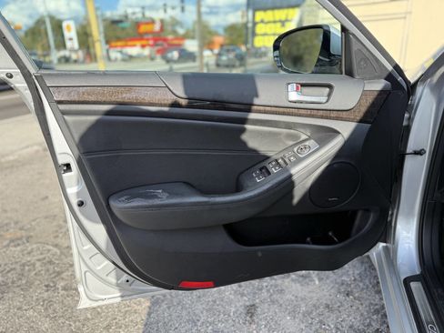 Used 2016 Kia Cadenza image 11