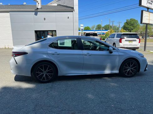 Used 2024 Toyota Camry SE FWD image 3