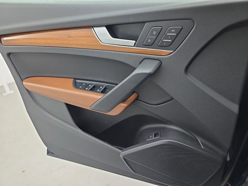 Used 2023 Audi Q5 2.0T Premium w/ Convenience Package image 26