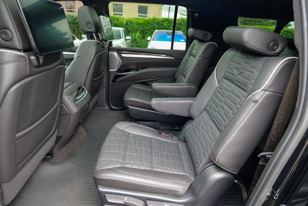 Used 2025 Cadillac Escalade ESV Sport Platinum AWD/4WD image 27
