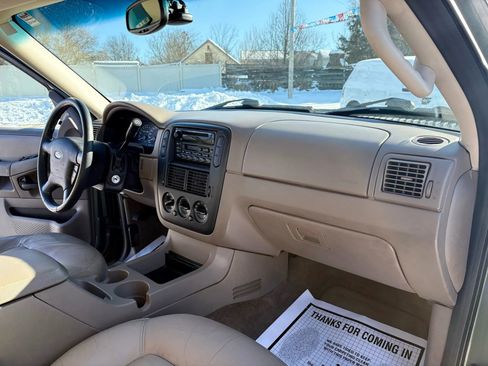 Used 2002 Ford Explorer XLT image 28
