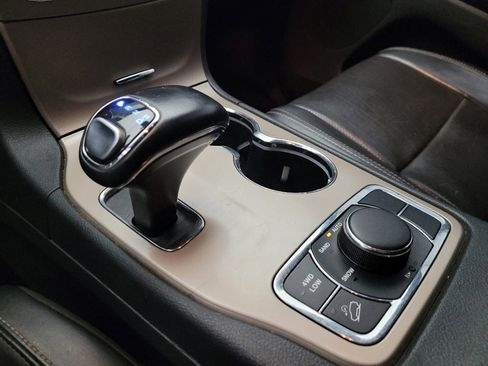 Used 2015 Jeep Grand Cherokee Limited w/ Luxury Group II image 27