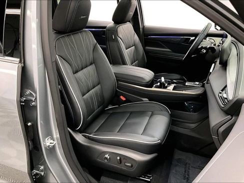 Used 2025 Buick Enclave Avenir w/ Super Cruise Package image 8