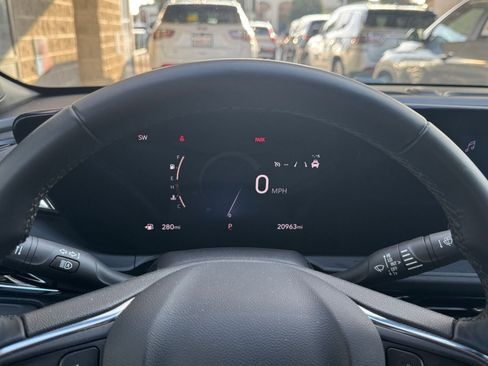 Used 2025 Buick Envista Sport Touring image 39