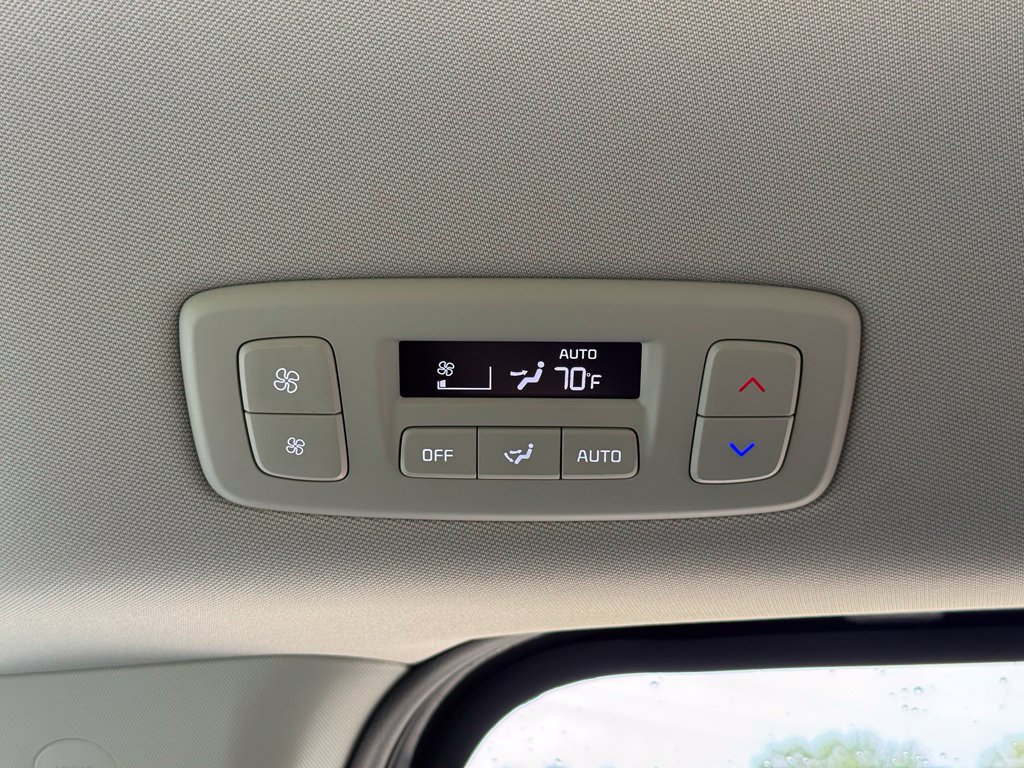 Used 2025 Kia Carnival FWD image 44