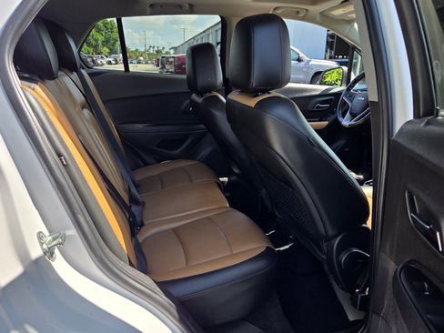 Used 2018 Chevrolet Trax Premier FWD image 16