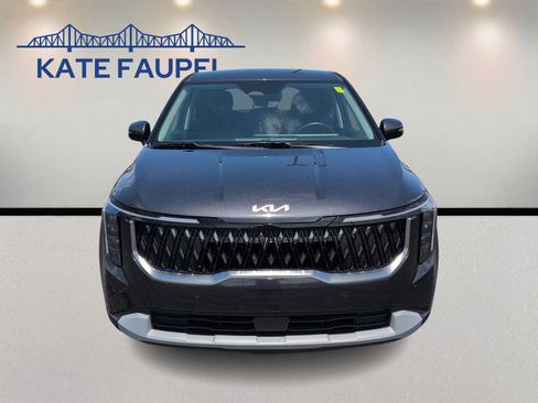 Used 2025 Kia Carnival FWD image 2