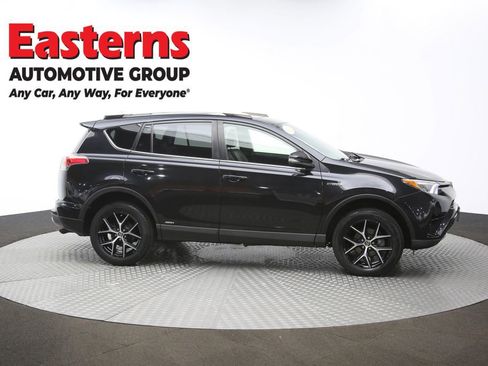 Used 2018 Toyota RAV4 SE image 63