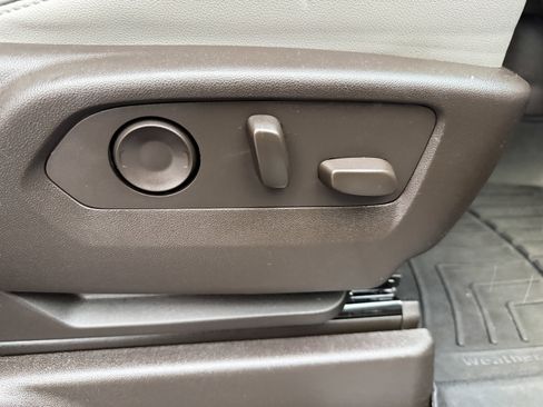 Used 2022 GMC Yukon SLT w/ SLT Luxury Package image 27