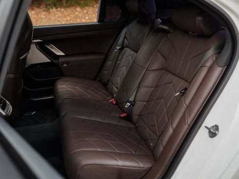 Used 2024 BMW i7 eDrive50 w/ M Sport Package image 24