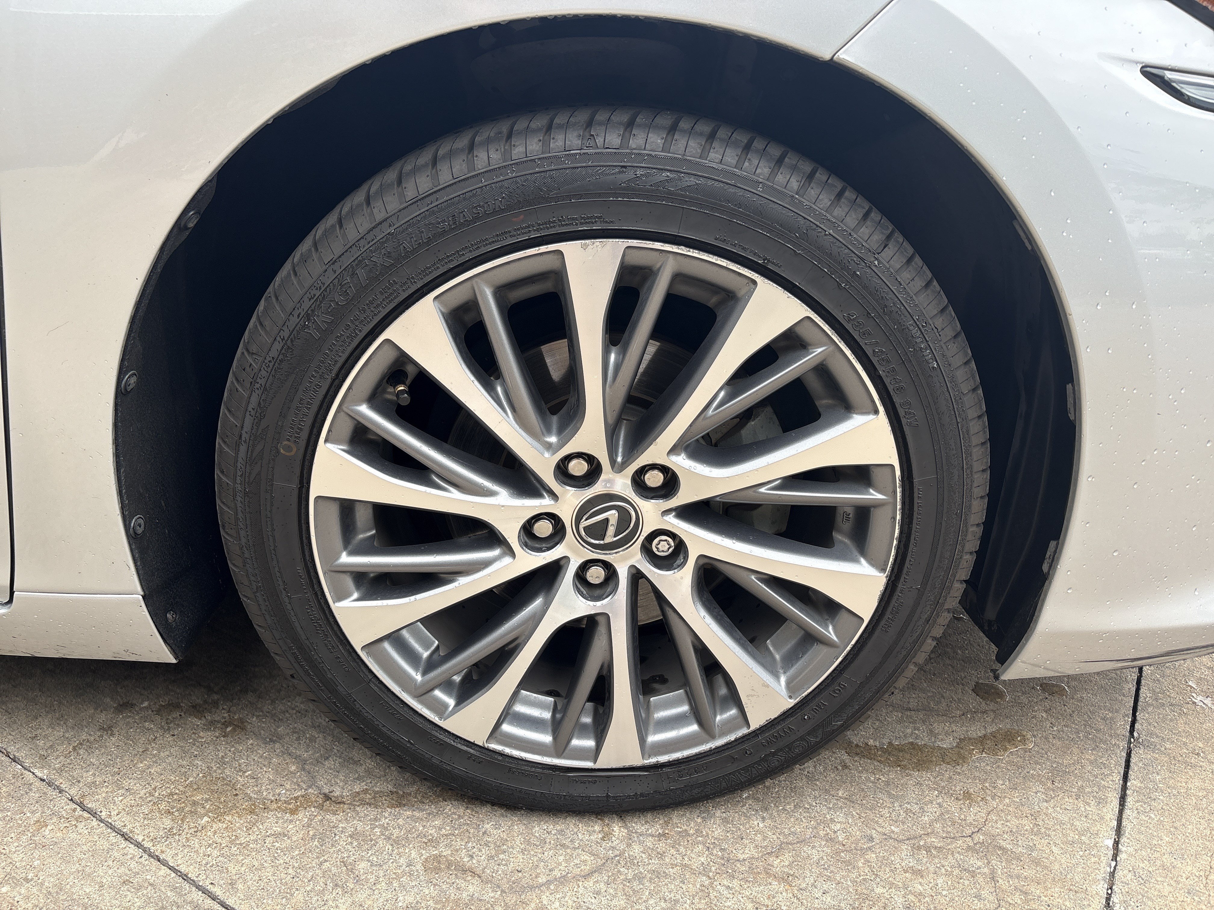 Used 2019 Lexus ES 300h w/ Premium Package FWD image 13