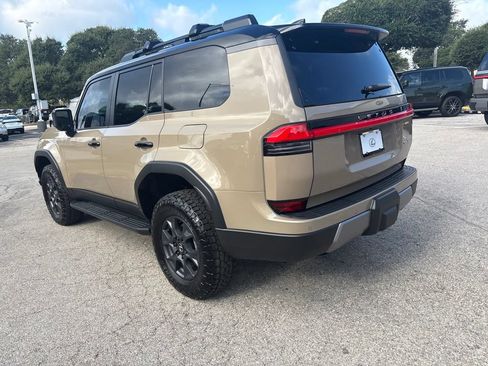 Certified 2026 Lexus GX 550 AWD/4WD image 3