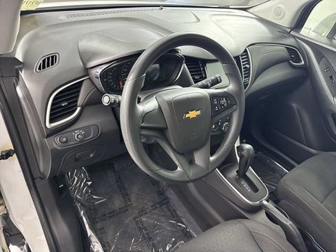 Used 2017 Chevrolet Trax LS AWD/4WD image 21
