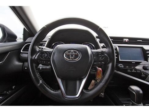 Used 2020 Toyota Camry SE FWD image 14