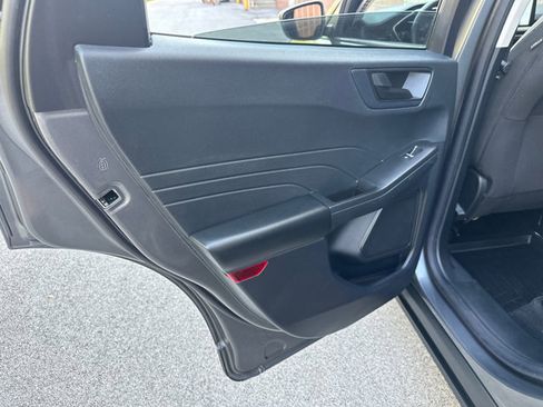 Used 2022 Ford Escape SE w/ SE Sport Appearance Package image 31