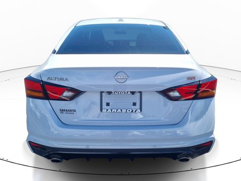 Used 2024 Nissan Altima 2.5 SR w/ SR Premium Package FWD image 5