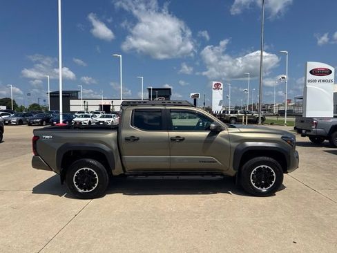 Used 2024 Toyota Tacoma TRD Off-Road w/ TRD Off Road Premium Package AWD/4WD image 3