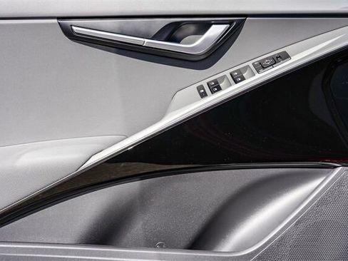 New 2025 Kia Niro EX image 21