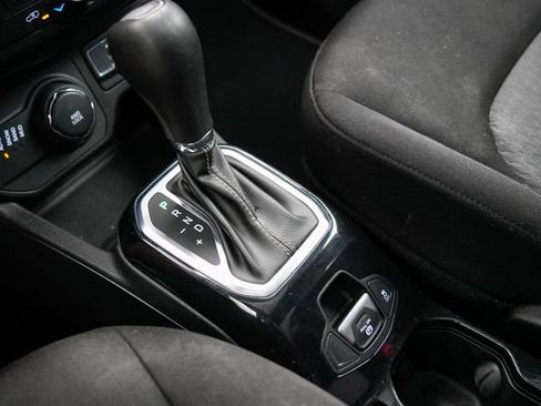 Used 2021 Jeep Renegade Latitude w/ Sun & Sound Group AWD/4WD image 30