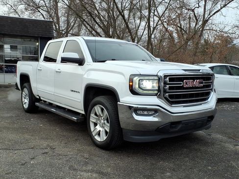 Used 2018 GMC Sierra 1500 SLE w/ SLE Value Package image 4