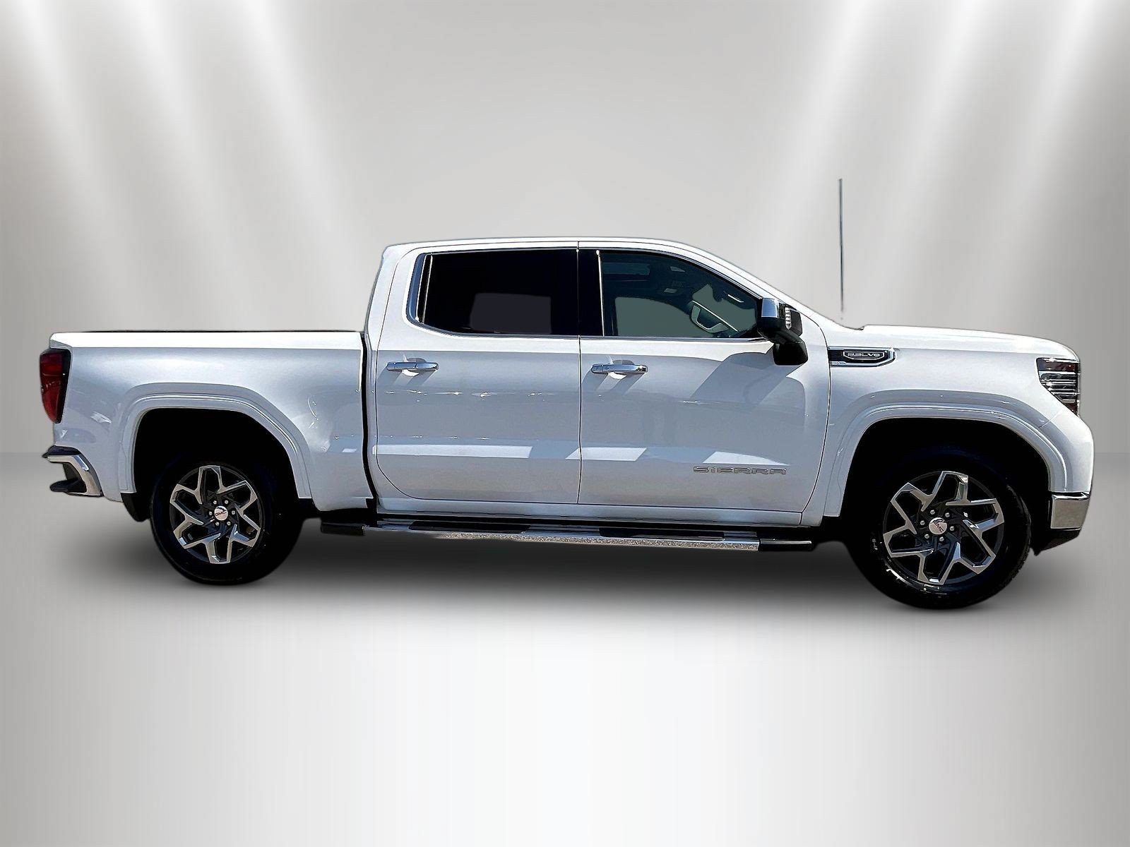 Used 2024 GMC Sierra 1500 SLT w/ SLT Premium Plus Package AWD/4WD image 4