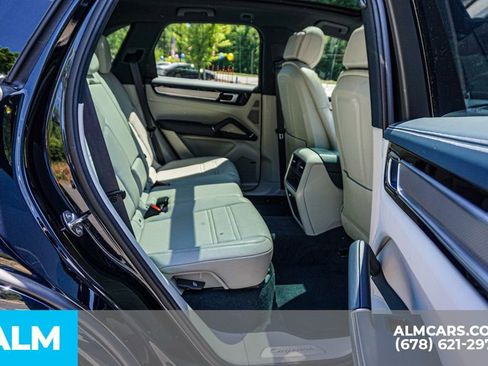 Used 2023 Porsche Cayenne AWD/4WD image 22