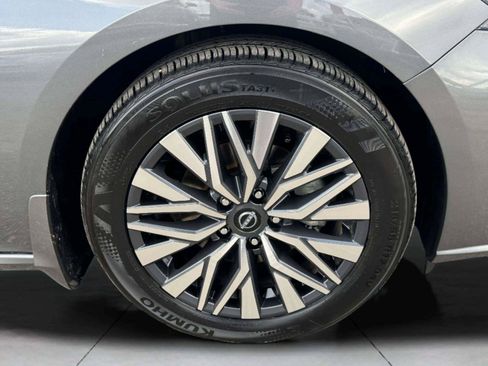 Used 2024 Nissan Altima 2.5 SV FWD image 46
