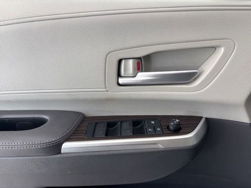 Used 2021 Toyota Sienna XLE image 23