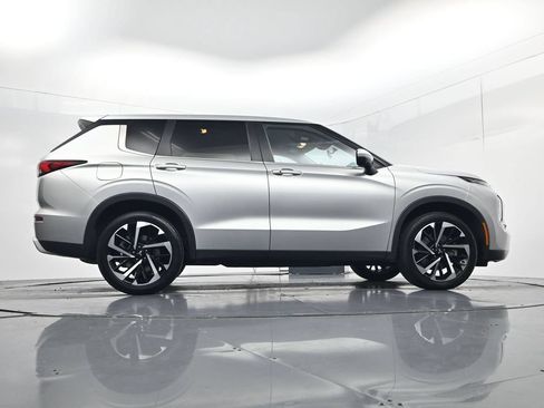 Used 2024 Mitsubishi Outlander SE FWD image 46
