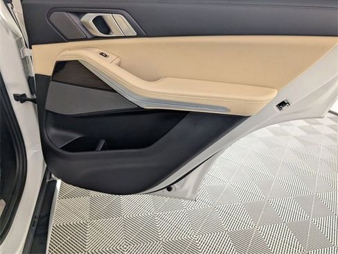 Used 2020 BMW X5 xDrive40i w/ Executive Package image 34