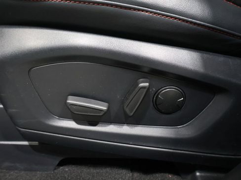 Used 2025 Ford Explorer ST-Line w/ ST-Line Street Pack image 11