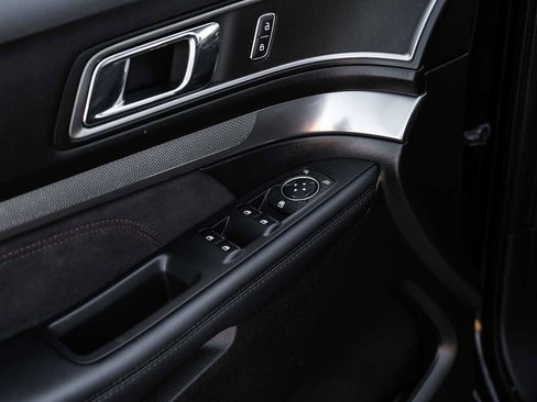 Used 2018 Ford Explorer XLT w/ Equipment Group 202A image 42